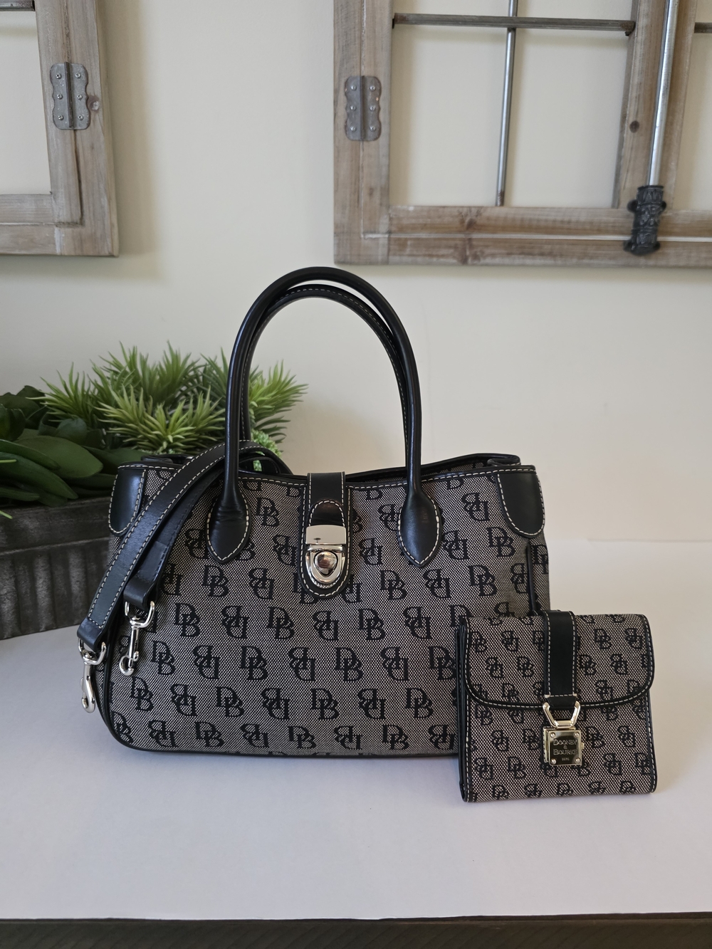 Dooney & Bourke Janine Satchel Crossbody Bag Matching Wallet Black Signature - Picture 2 of 15